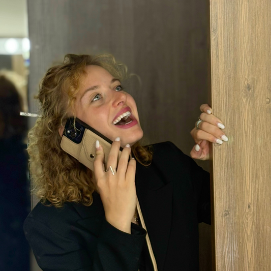 IPHONE CROSSBODY CASE | BEIGE PEBBLED