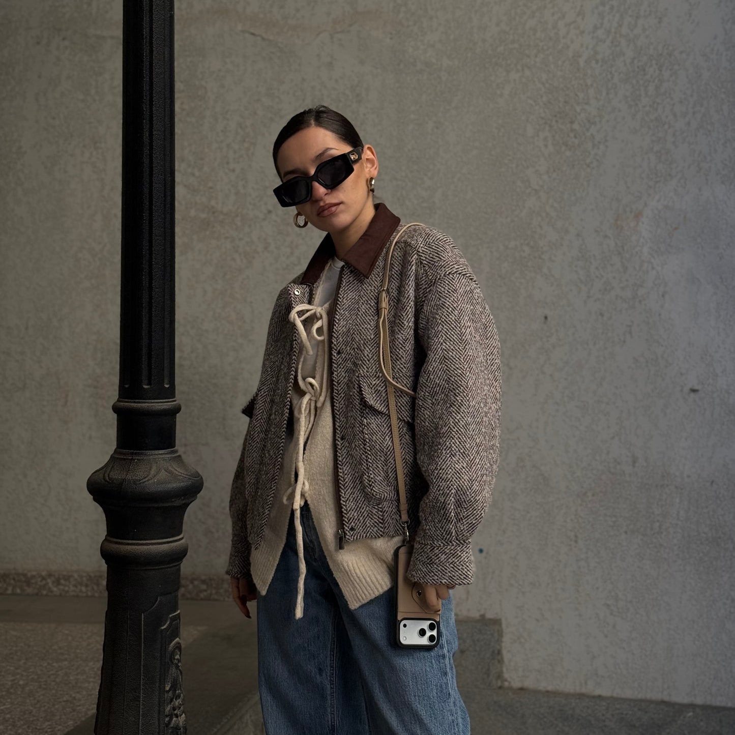 IPHONE CROSSBODY CASE | BEIGE PEBBLED